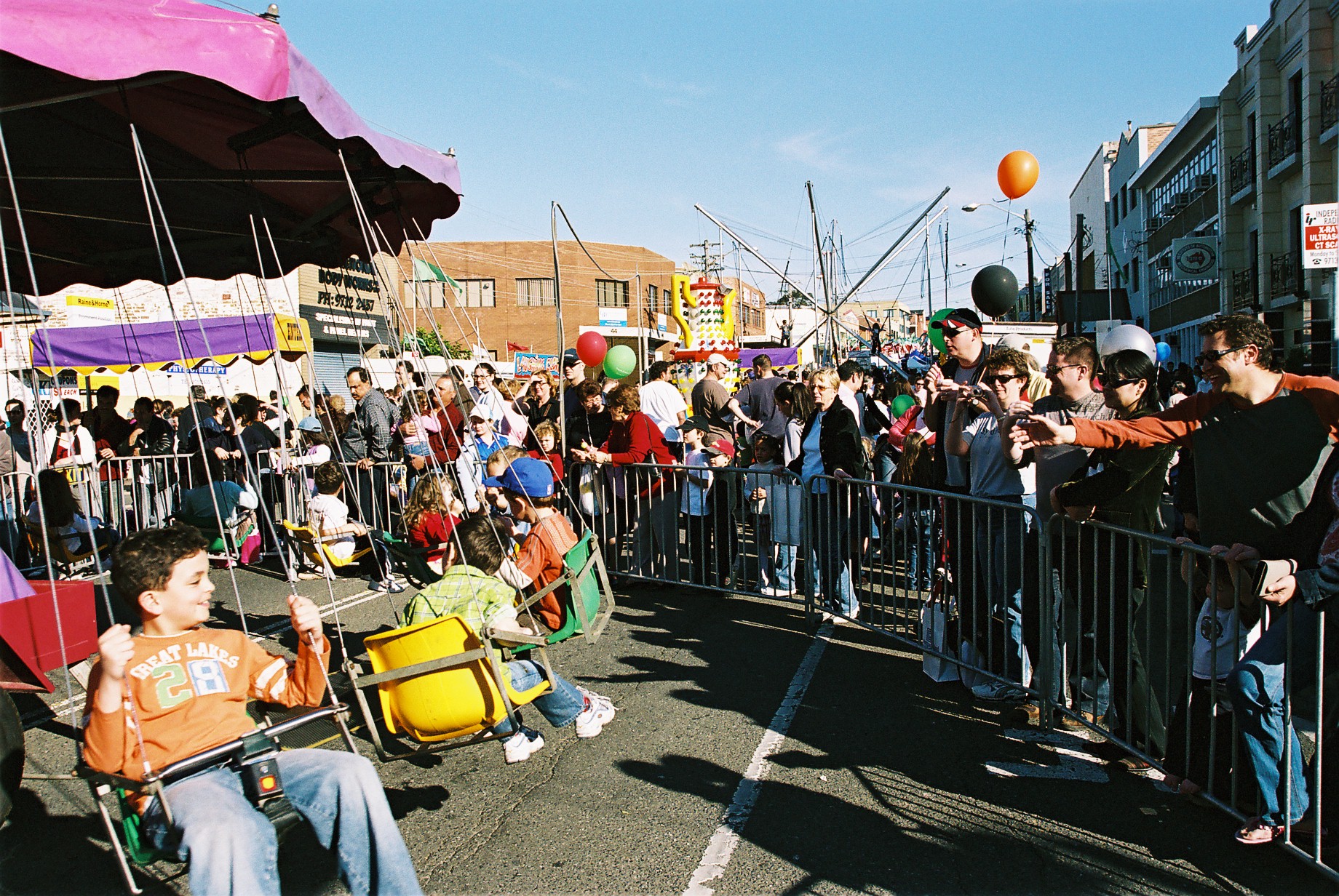 people lining for the swing ride