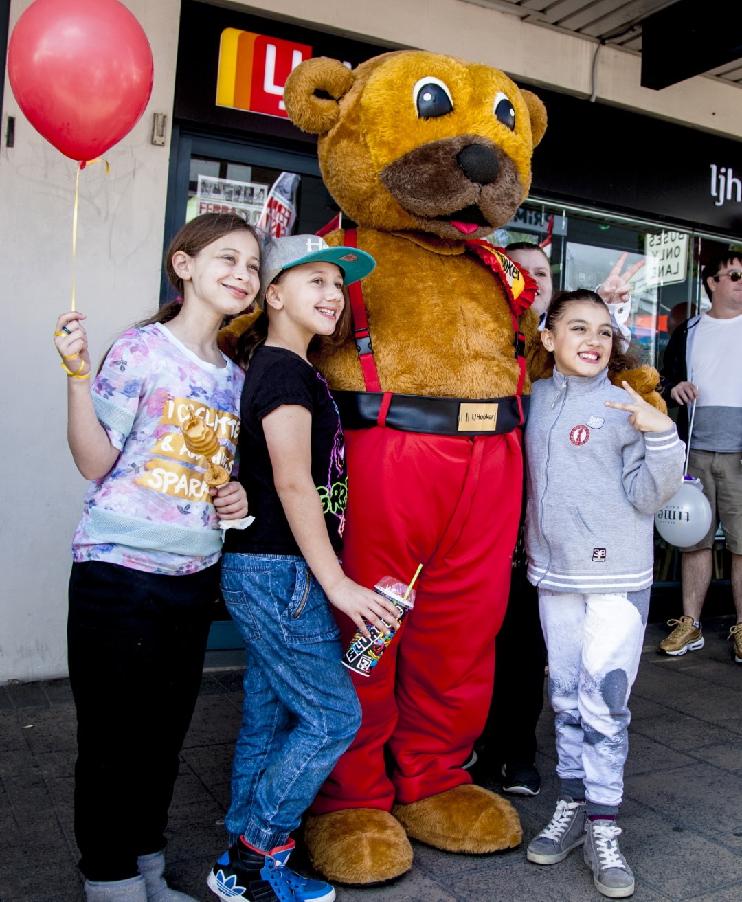kids taking picture with bear mascot